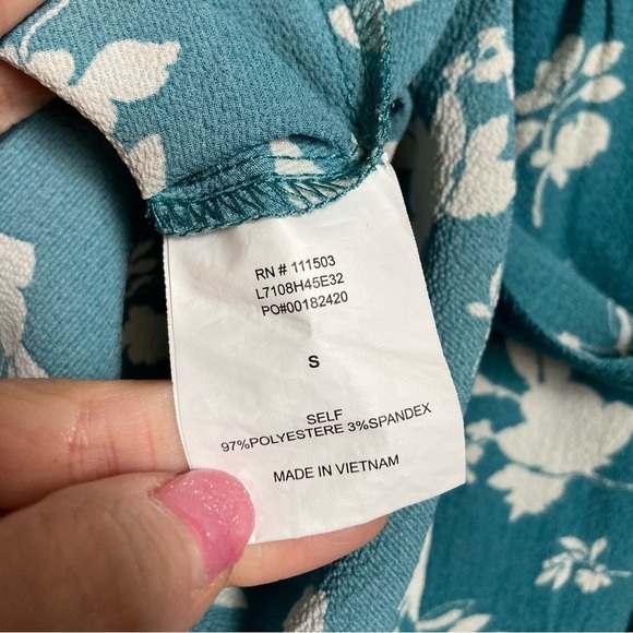 Charming Charlie Teal Floral Blouse Size Small - Picture 6 of 7